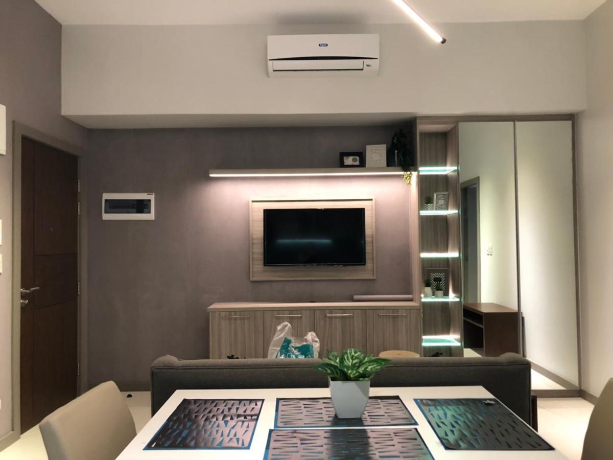 One Uptown Residence Taguig Exterior photo