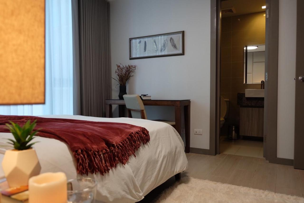 One Uptown Residence Taguig Exterior photo